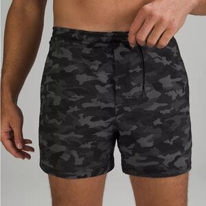 Lululemon Pacebreaker Lined Black Camo Shorts Medium